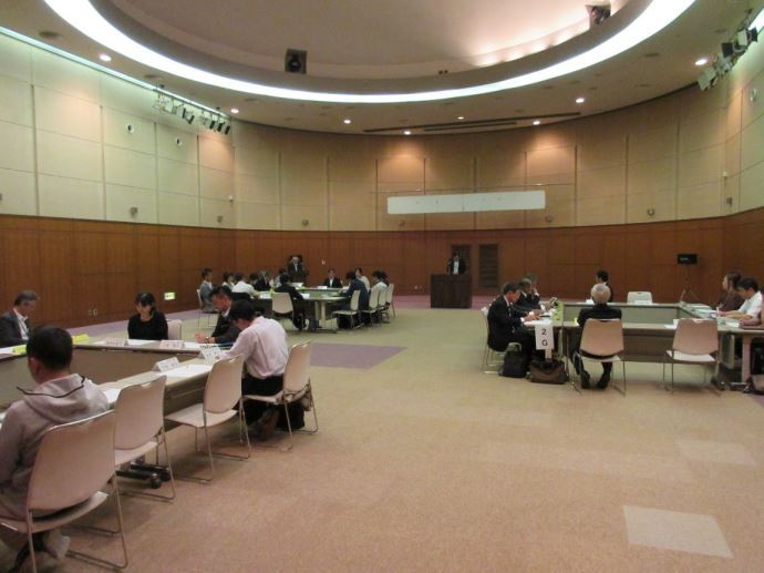 写真：報告会の様子1