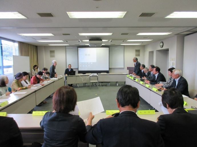 写真：報告会の様子2