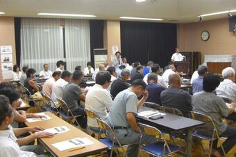 写真:報告会の様子5