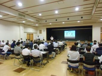 写真:報告会の様子6