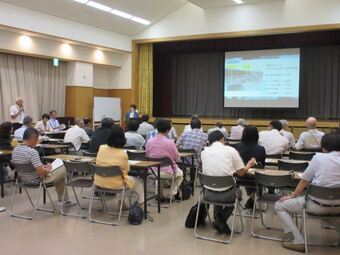 写真:報告会の様子3