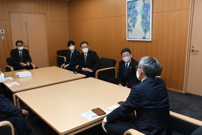 写真：南三陸町長来庁の様子