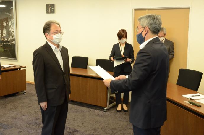 写真：辞令交付の様子