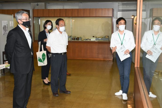 写真：企画展訪問の様子