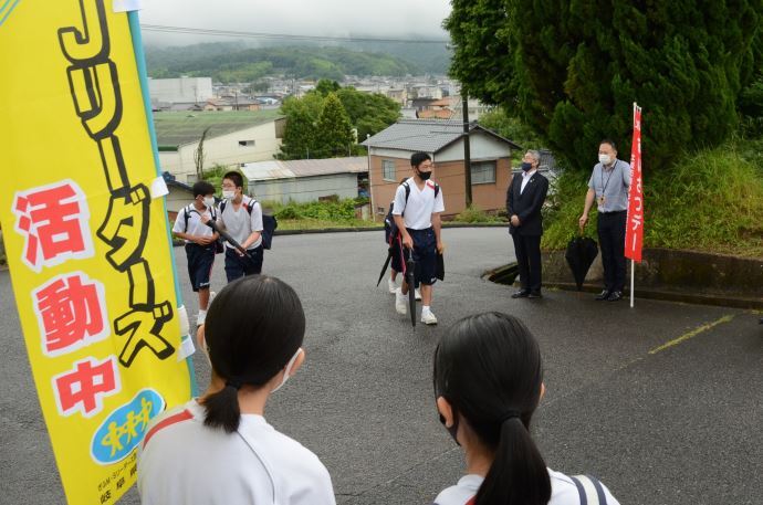 写真：あいさつデーの様子