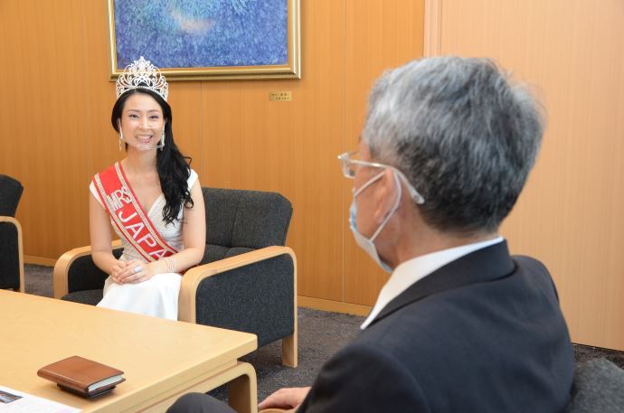 写真：佐武裕子さまと面談する土岐市長