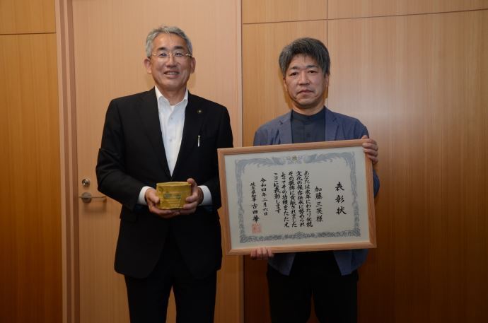 写真：岐阜県伝統文化継承者表彰受賞の表敬訪問の様子1
