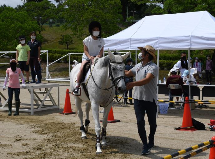 写真：スポーツフェスティバル　乗馬の様子