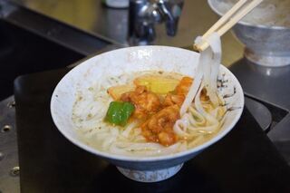 写真：創作ハラールとベトナムフォー3