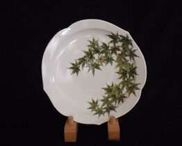 写真：色絵青もみじ文輪花鉢