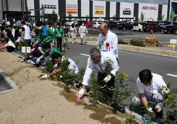 写真：ふるさとの森づくり植樹祭の様子