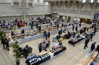 写真：美濃焼新春見本市全景