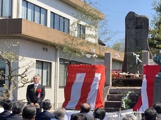 下石町陶祖碑前