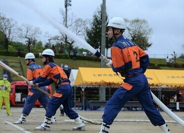 写真：消防操法大会放水