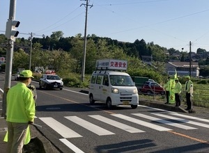 車で交通安全の呼びかけ