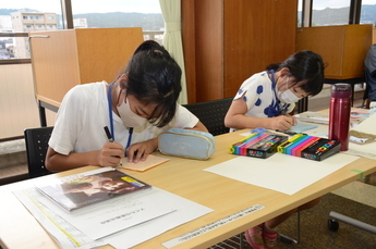 写真：ポップ作り