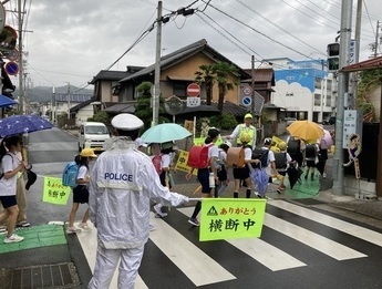 秋の全国交通安全運動で街頭啓発を行いました