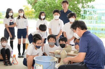 写真：ろくろ見学