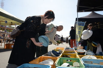 写真：秋の美濃焼大陶器市（イオン）