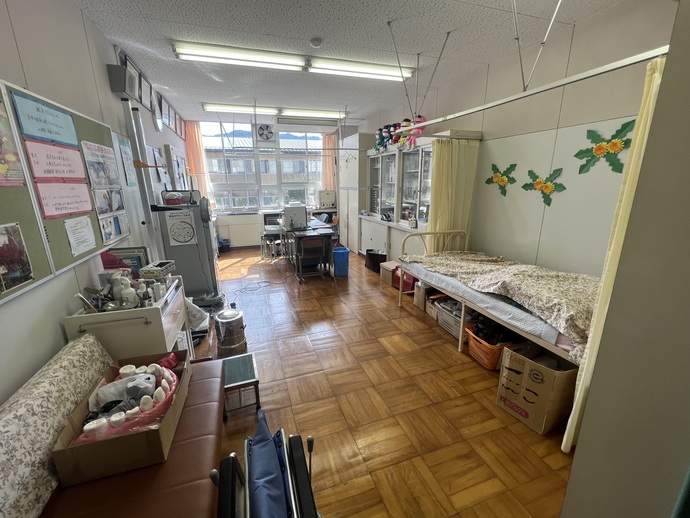 中学校棟の保健室の写真