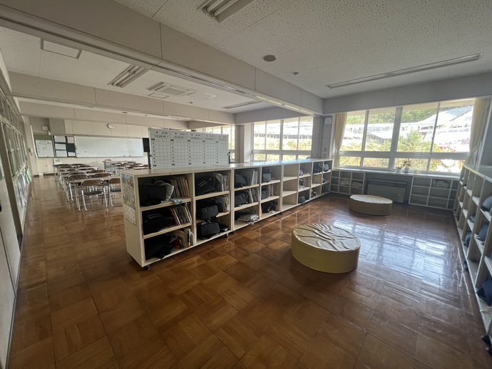 中学校棟ホームベースの写真