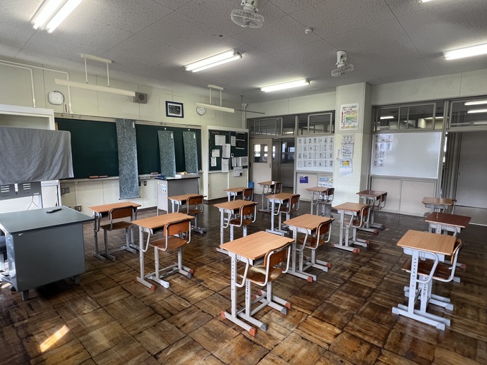 中学校棟の教室の写真