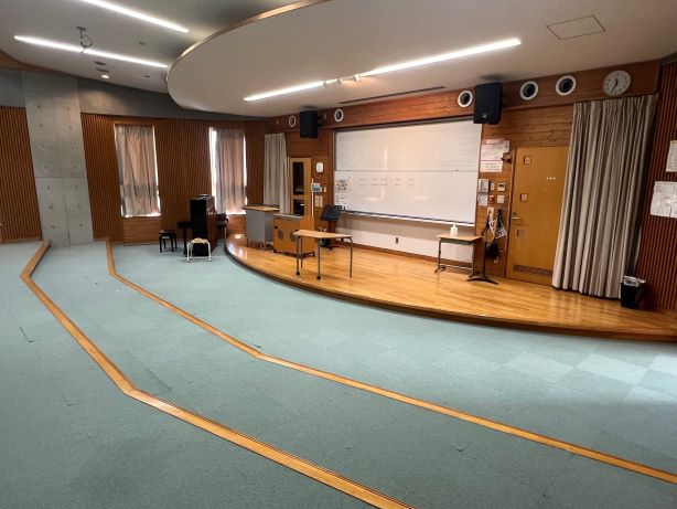 森のホールの写真