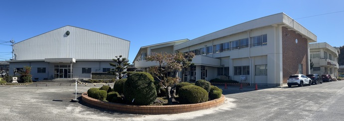 学校正面の写真