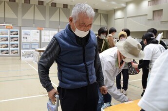 写真：握力測定