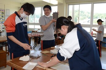 泉中学校作陶教室