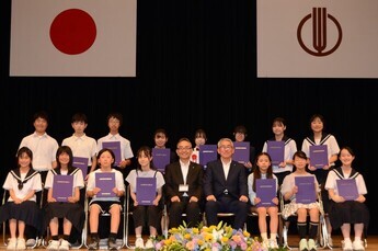 写真：受賞者の皆さんと