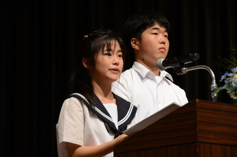 写真：司会者