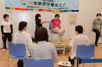 写真：シルバーリハビリ体操講習会