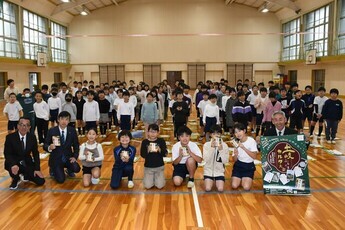 カルタ贈呈式