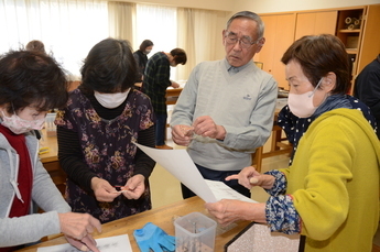写真：置物制作風景