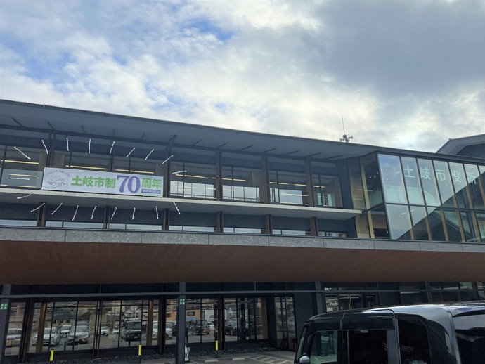土岐市役所に設置した横断幕