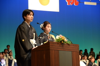 写真：司会者
