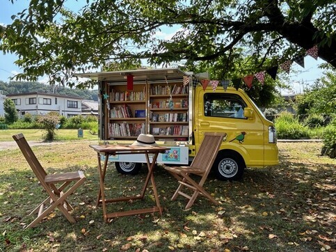 移動図書館車