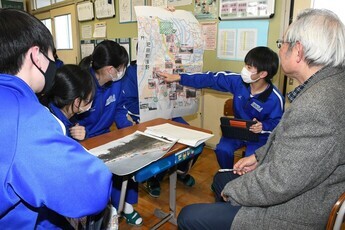 会の様子