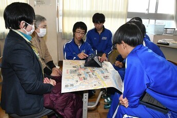 会の様子