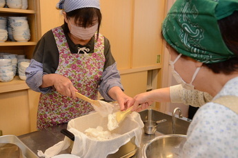 写真：からすみ作り