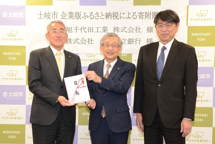 出席者による記念撮影