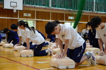 写真：心肺蘇生法
