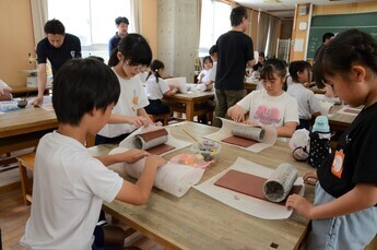 写真：ランプシェード制作