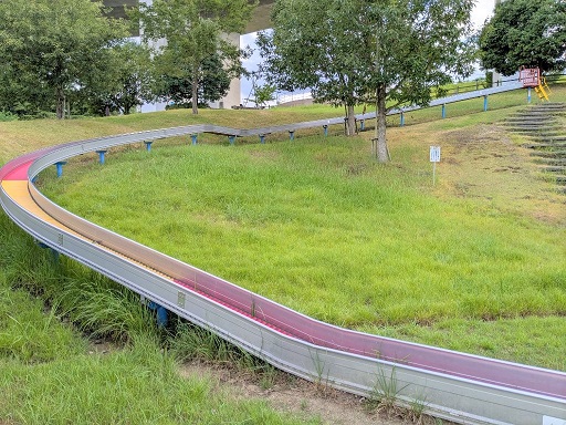学園都市中央公園ローラー滑り台