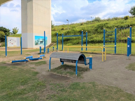 学園都市中央公園健康遊具