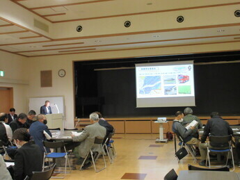 議会報告会の様子