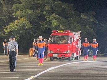 ポンプ車操法を披露する妻木分団団員