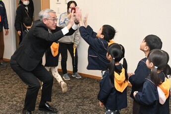 手作りカレンダー寄贈