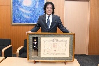 旭日双光章　勲章伝達（林正太郎さん）